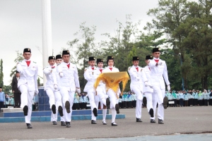 ananda_Upacara dalam memperingati Hari Pendidikan Nasional di Lapangan Murjani Banjarbaru2